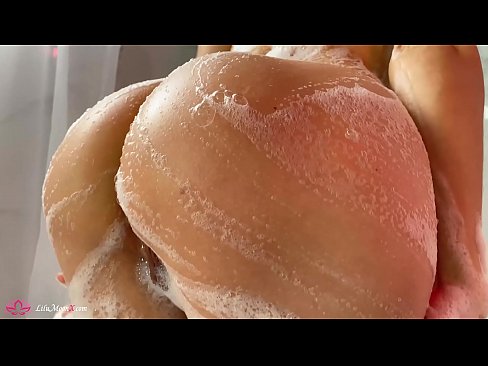 ❤️ Brunette pussy bibragailuarekin masturbatzen du dutxan orgasmo bizia lortzeko ❤️ Sexu bideoa %eu.pornado-co.ruan ❌