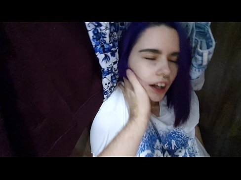 ❤️ Nire ahizpa armairuan aurkitu eta lagundu zion esperma ❤️ Sexu bideoa %eu.pornado-co.ruan ❌